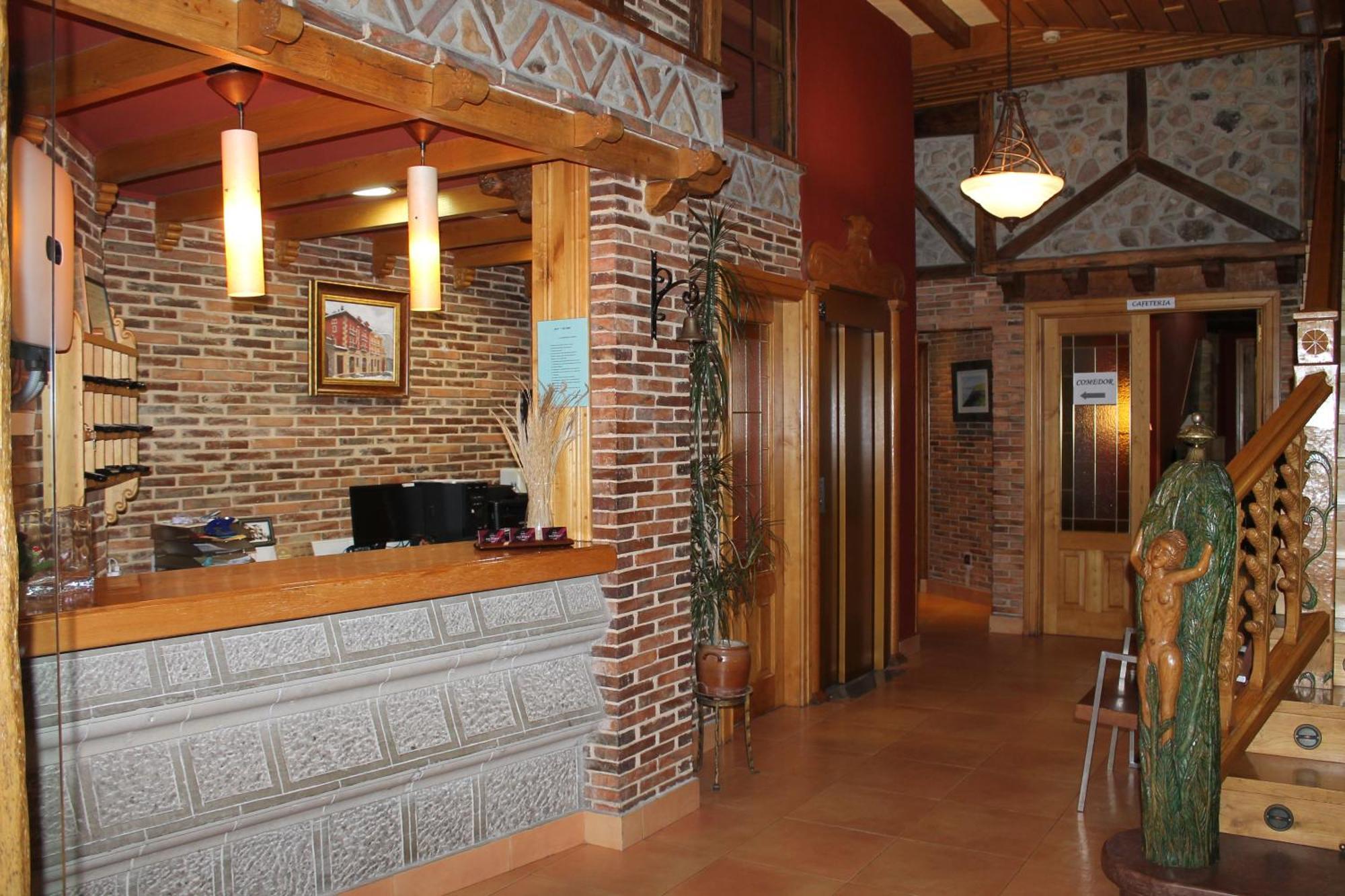 Hotel San Roque Reinosa Exterior photo