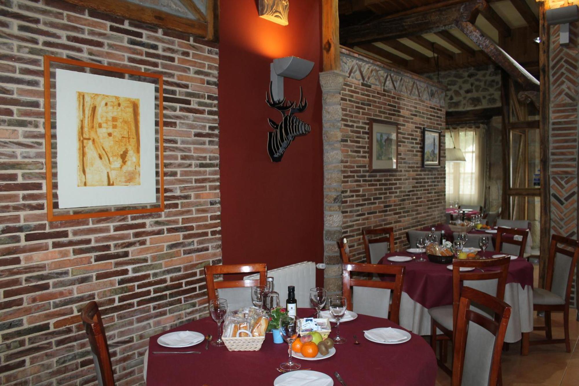 Hotel San Roque Reinosa Exterior photo