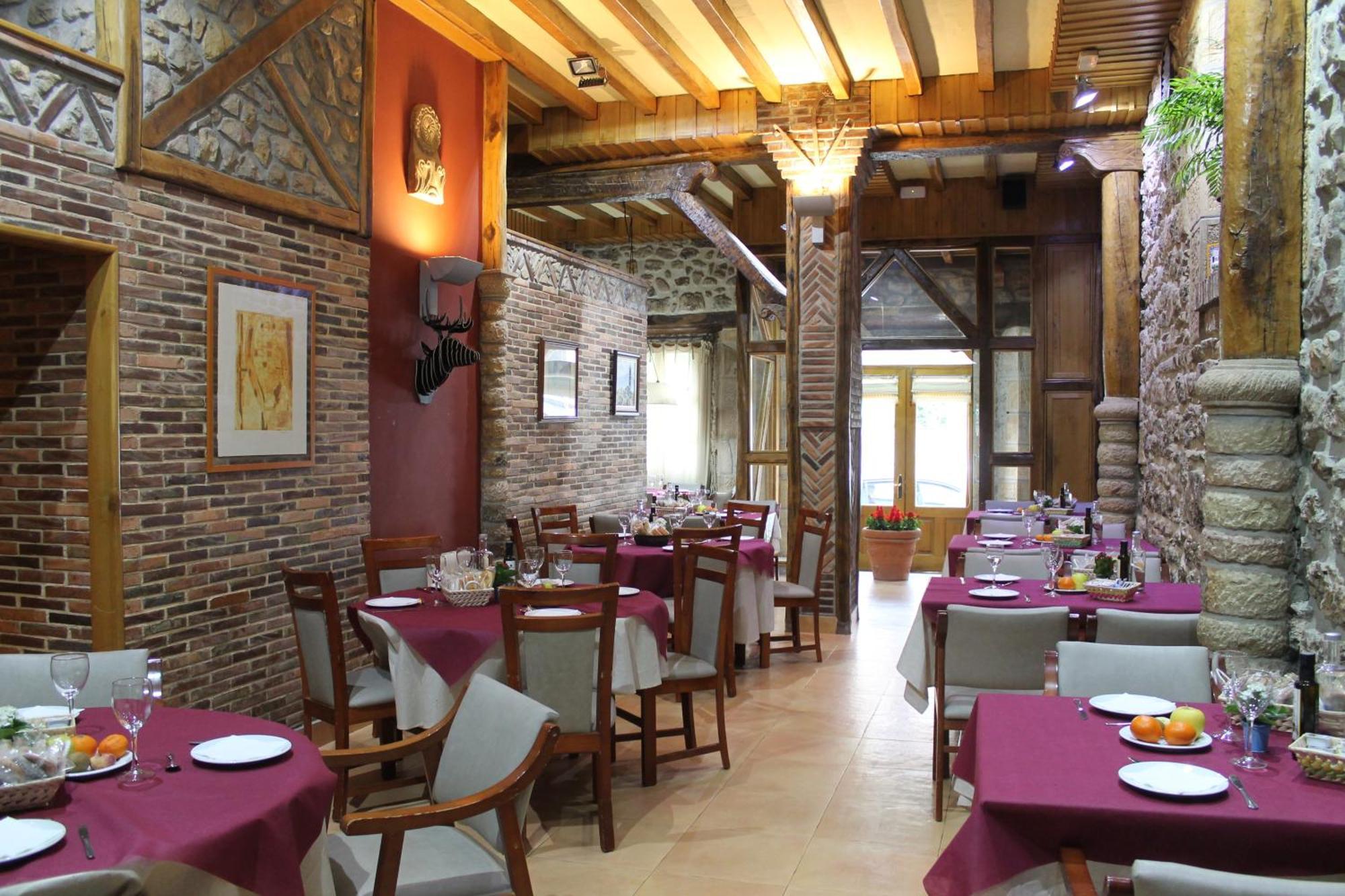 Hotel San Roque Reinosa Exterior photo