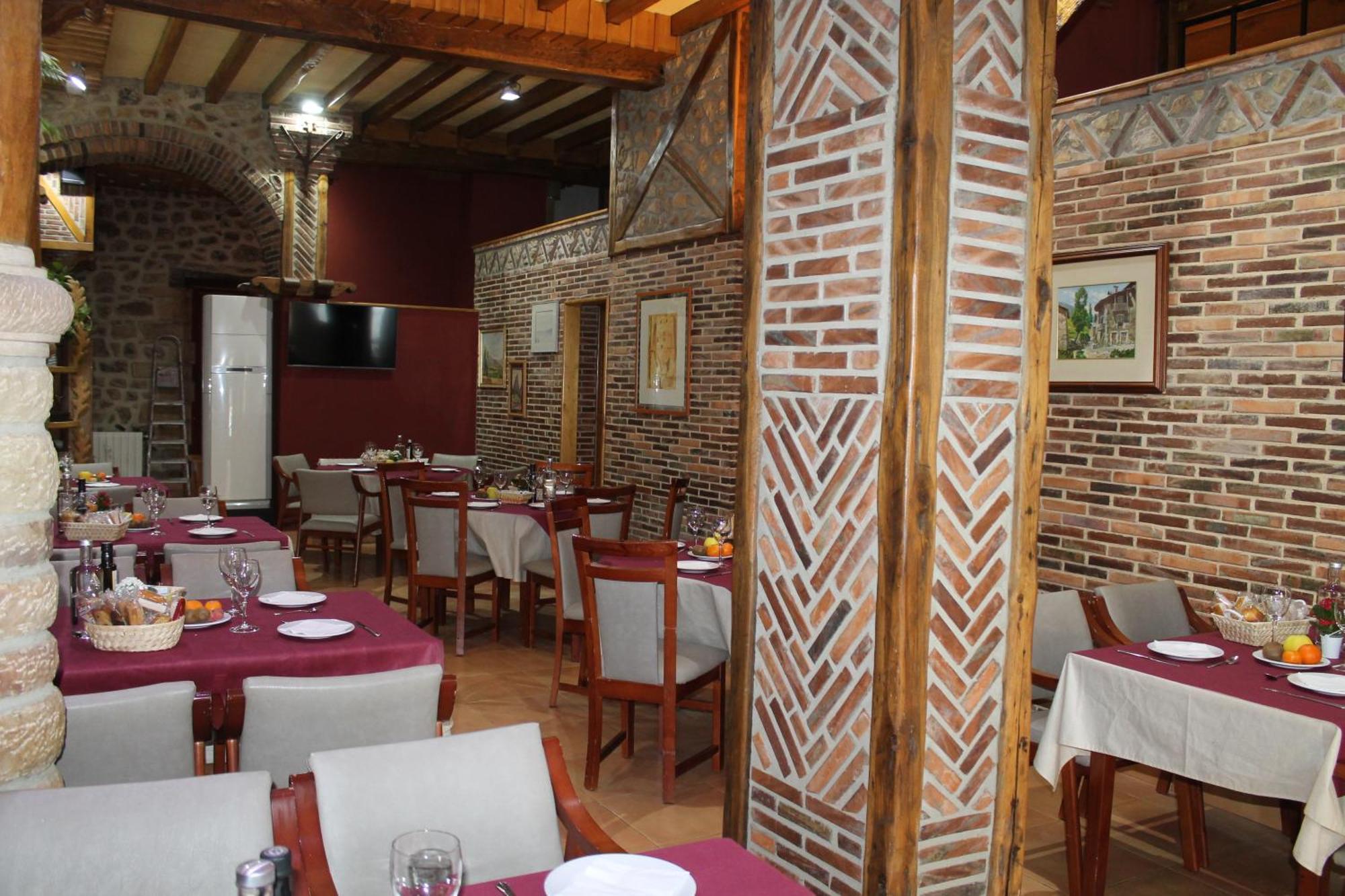 Hotel San Roque Reinosa Exterior photo