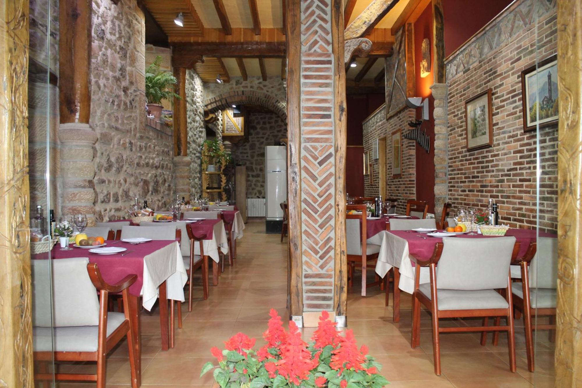 Hotel San Roque Reinosa Exterior photo